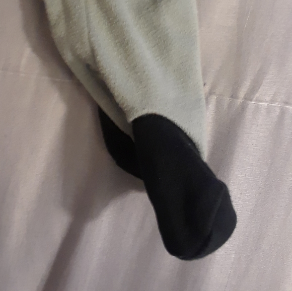 Size 3-6m baby boy Batman footie pyjamas onesie - Picture 4 of 13